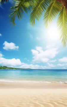 Hermosa imagen de fondo de la playa tropical. Brillante sol de verano sobre el océano. Cielo azul con nubes claras, océano turquesa con olas , palmeras y arena blanca . Armonía de un ambiente limpio