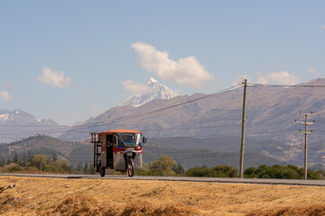 Tuk tuk sur une route du Pérou