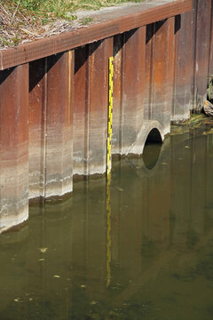 Level gauge at a lock on the Old Rhine near Altrip/Germany
