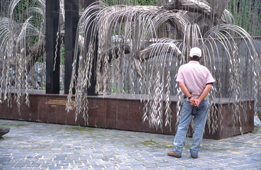 Holocaust Tree of Life Memorial, designed by Imre Varga in 1991
