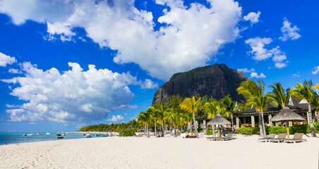 Tropical scenery - beautiful beaches of Mauritius island, Le Morne , popular luxury resort. - obrazy, fototapety, plakaty