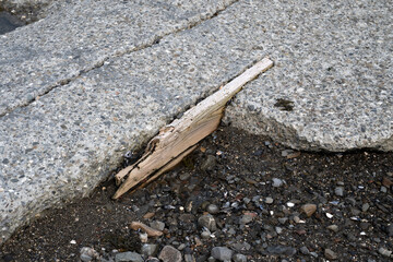 A woodeen plank inserted in a concrete slab