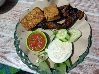 fried egg with vegetables 