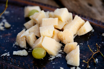 tabla de quesos, quesos, variedad, salado, comida, coctel, exquisito, delicioso, lácteo