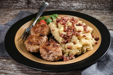 Minced meat cutlets with boiled sauerkraut.