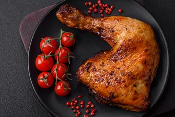 Foto op Plexiglas Delicious grilled chicken leg or quarter with salt and spices © chernikovatv