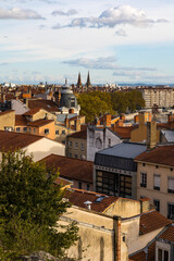 Skyline de Lyon avec sa forêt de toits et de cheminées depuis la Place Rouville, dans le quartier...