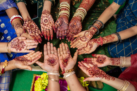 Multiple hand indian design. Bridal mehndi, Mehndi party, Mehndi design photos