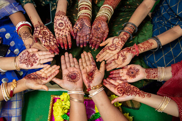 Multiple hand indian design. Bridal mehndi, Mehndi party, Mehndi design photos