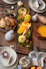 Obraz premium Thanksgiving holiday dinner and fall decoration.