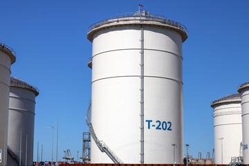 (Meerdere waarden)Oil storage tanks at the Maasvlakte harbor as part of the port of Rotterdam