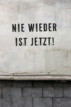 nie wieder ist jetzt - text an der wand