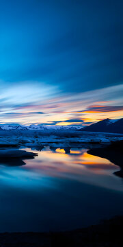 J&ouml;kuls&aacute;rl&oacute;n - Bucht mit Eisbergen - Gletscher - Hochformat