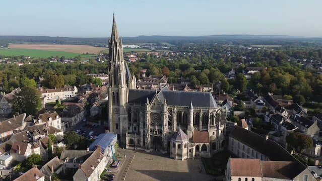 Drone video cath&eacute;drale Notre-Dame de Senlis France Europe