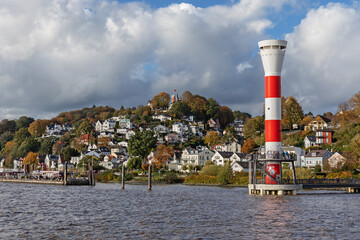 Hamburg-Blankenese mit dem Süllberg, dem Treppenviertel und dem Leuchtturm Unterfeuer Blankenese...
