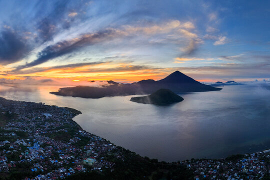 defaultstunning Ternate, Maitara and Tidore Island from bird eye view at sunset. These islands is called the land of spices in the past because western people searching for spices until Moluccas. 