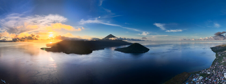 defaultstunning Ternate, Maitara and Tidore Island from bird eye view at sunset. These islands is called the land of spices in the past because western people searching for spices until Moluccas. 