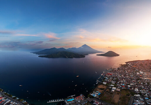defaultstunning Ternate, Maitara and Tidore Island from bird eye view at sunset. These islands is called the land of spices in the past because western people searching for spices until Moluccas. 