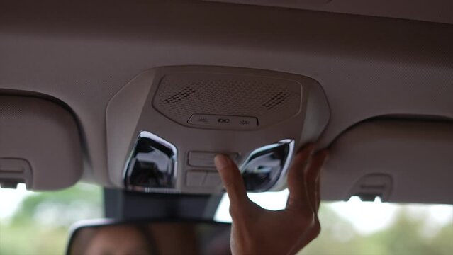 button to open panoramic roof of car, Maxus D90