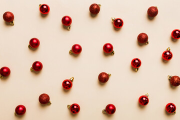 Christmas composition. a pattern of christmas balls on colored background. Flat lay, top view New year decor