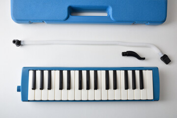 Presentation of melodica and all its components for use