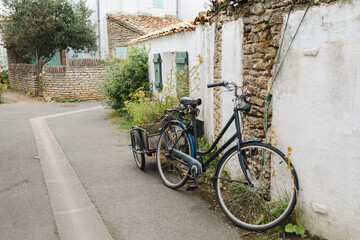 Fototapeta na wymiar Quaint streets of the villages on the Île de Ré in France on the Atlantic coast