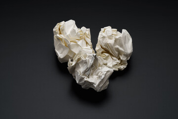 丸められた紙屑