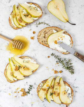 tostadas desayuno con peras