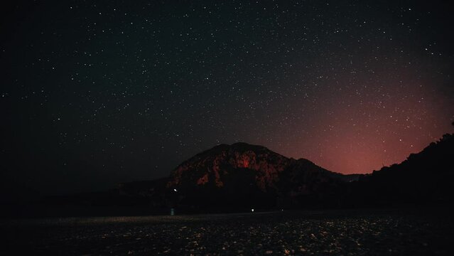 Amazing video of star trails behind the mountain. 
