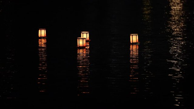灯籠流し