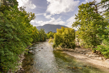 Fototapeta na wymiar Meran in Südtirol - Italien und der Fluß Etsch