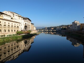 Obraz premium The Arno river, Ponte alle Grazie Bridge and old buildings in Florence, Italy