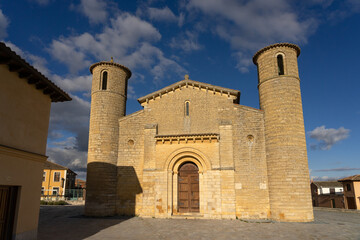 Fototapeta premium San Martin de Tours Romanesque church in Fromista at sunset, Palencia, Castilla León, Spain.