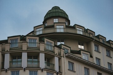 Fototapeta na wymiar View of an apartment building in vienna