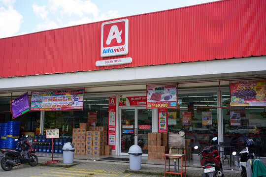 Alfamidi is a supermarket chain with many branches in Indonesia. This outlet is bigger than a mini market in general. Logo, symbol, banner and big board.