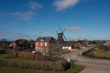 Obraz premium Süderhafen Nordstrand mit Windmühle