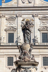 Obraz premium Mariensäule vor der Westfassade des Doms in Salzburg, Österreich