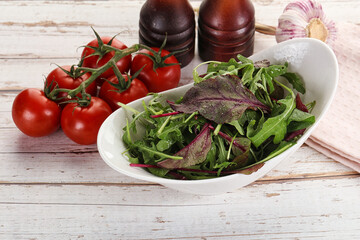 Mix salad in the bowl