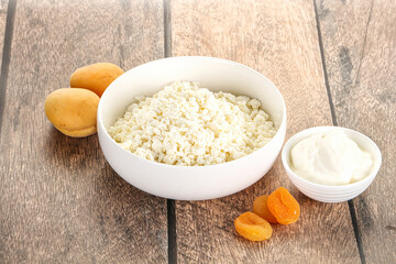 Cottage cheese with apricot and cream