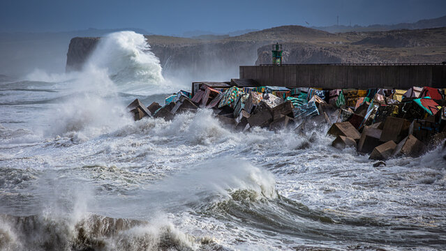 Llanes, olas, tempestad, marejada, asturias, temporal