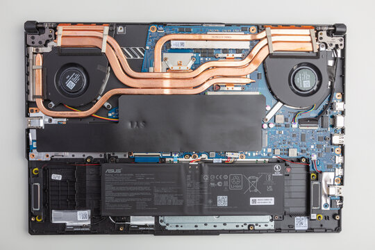 asus gaming tuf modern laptop inside