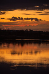 Naklejka premium sunset over the lake.tranquil landscape