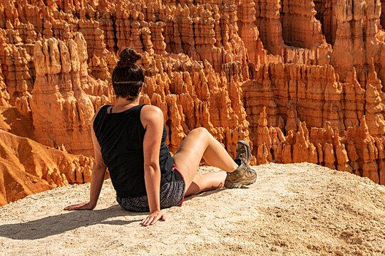 Brice canyon, sitting on the ledge