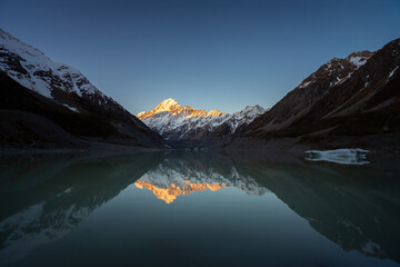 Fototapeta na wymiar View of Hooker lake in front and Mt.Cook, the highest peak of New Zealand, in the background, during the sunset.