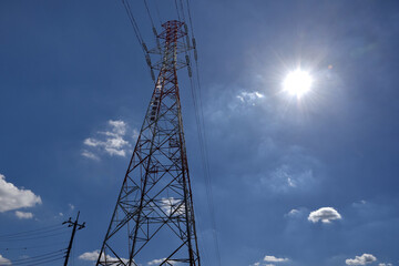 送電鉄塔　太陽