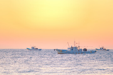 [愛知県]田原市の日出の石門周辺の漁船群