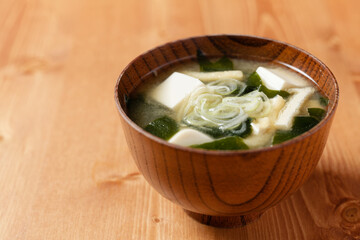 豆腐とわかめの味噌汁