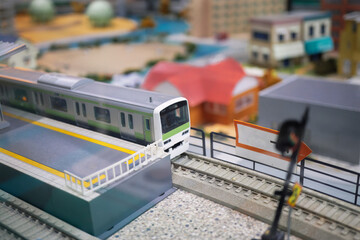 miniature train with views of the urban atmosphere