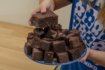 Prawdziwe domowe brownie ciastko czekoladowe  - obrazy, fototapety, plakaty