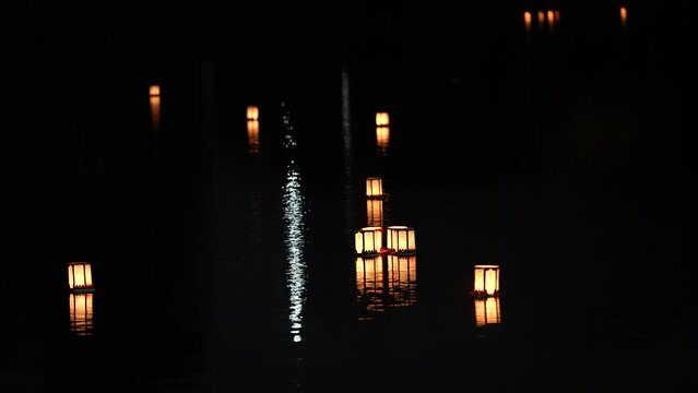 灯籠流し